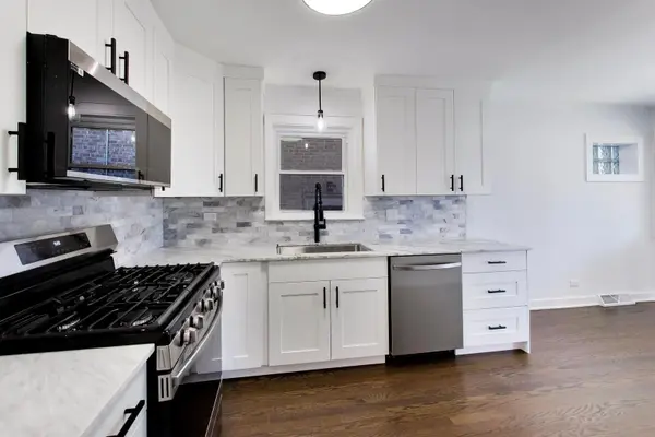 6139 W Montrose AVE, Chicago, IL 60634