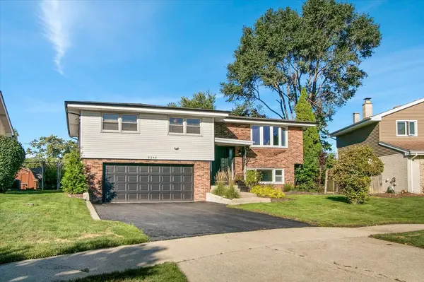 9248 S 89th AVE, Hickory Hills, IL 60457