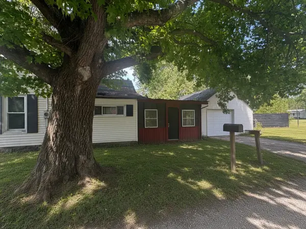 207 SOUTH ST, Coffeen, IL 62017