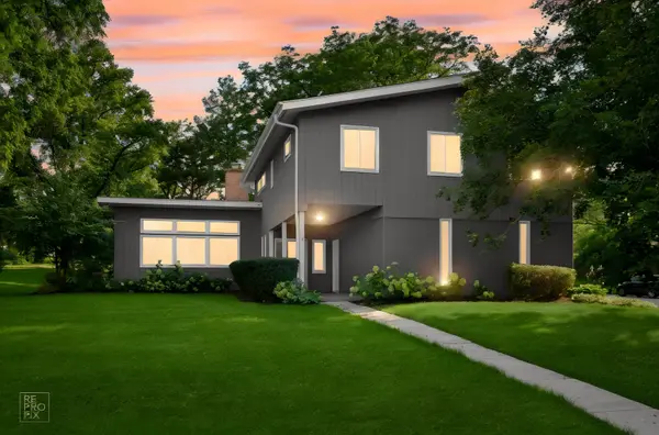 6S575 Bridlespur DR, Naperville, IL 60540