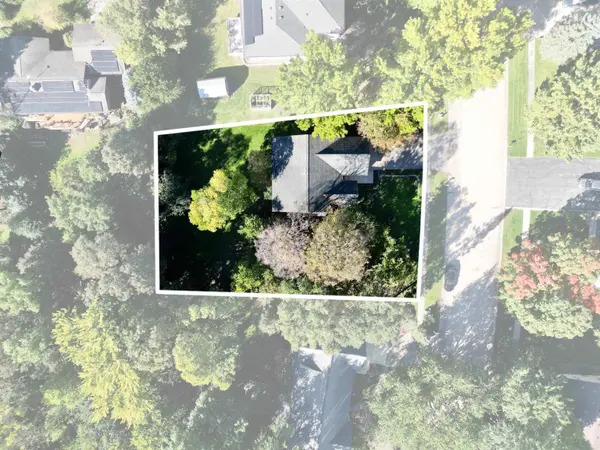 903 Ridge RD, Decorah, IA 52101