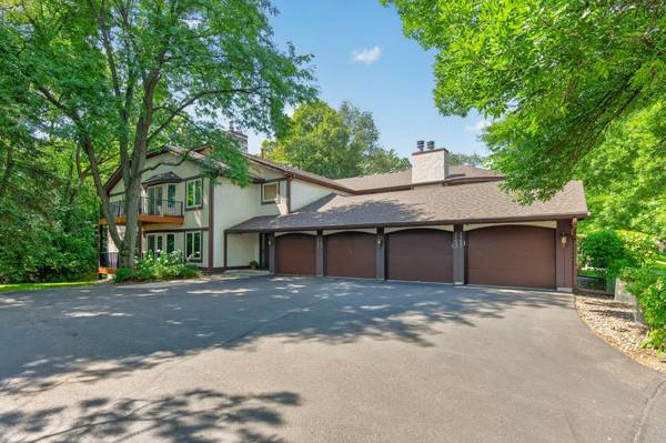 15695 Sussex DR, Minnetonka, MN 55345