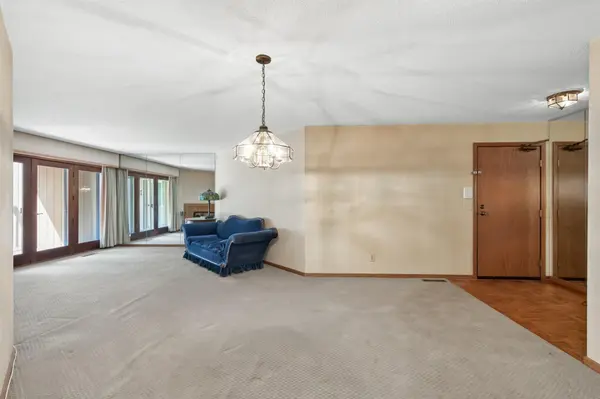 15695 Sussex DR, Minnetonka, MN 55345