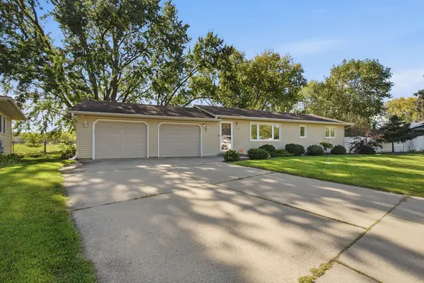 2128 Shale LN, Eagan, MN 55122