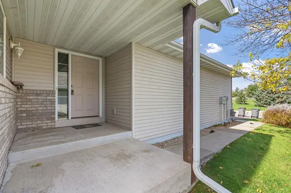 1649 Lakeridge WAY, Waconia, MN 55387