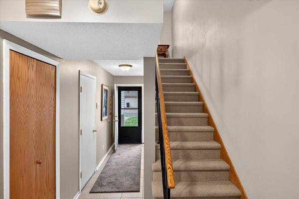 5424 Sanibel DR, Minnetonka, MN 55343