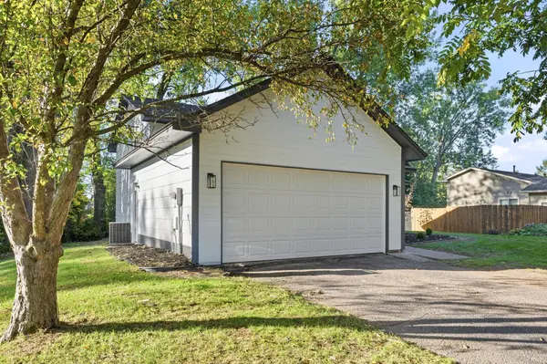 1862 Fox RUN, Centerville, MN 55038