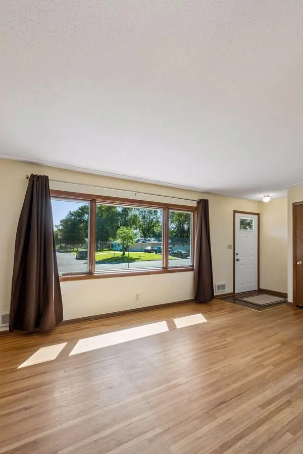 702 Madison ST S, Shakopee, MN 55379