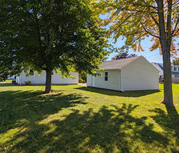 157 N LARK ST, Oshkosh, WI 54902