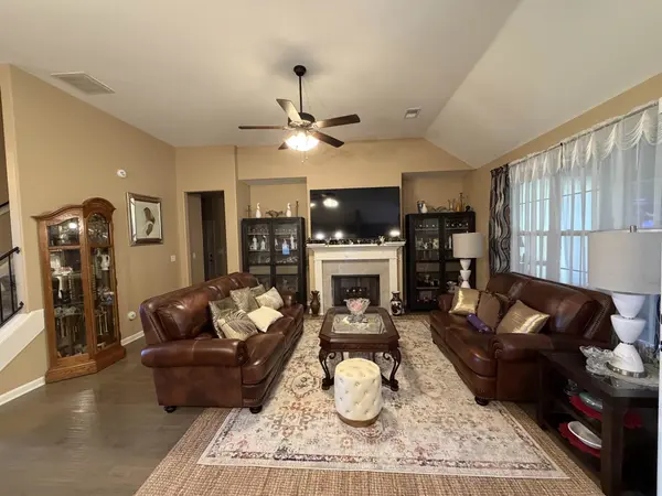 125 LAUREL GLEN DR, Oakland, TN 38060