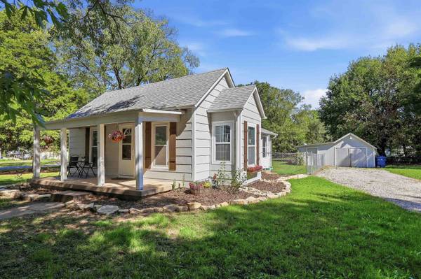 228 N Willow St, Douglass, KS 67039