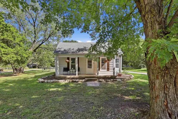 228 N Willow St, Douglass, KS 67039