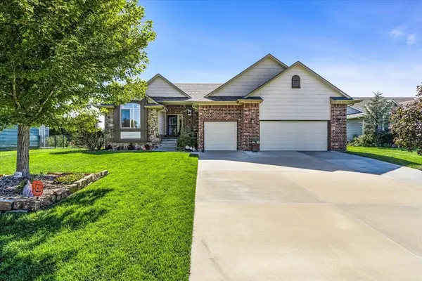 813 W Ledgestone St, Andover, KS 67002