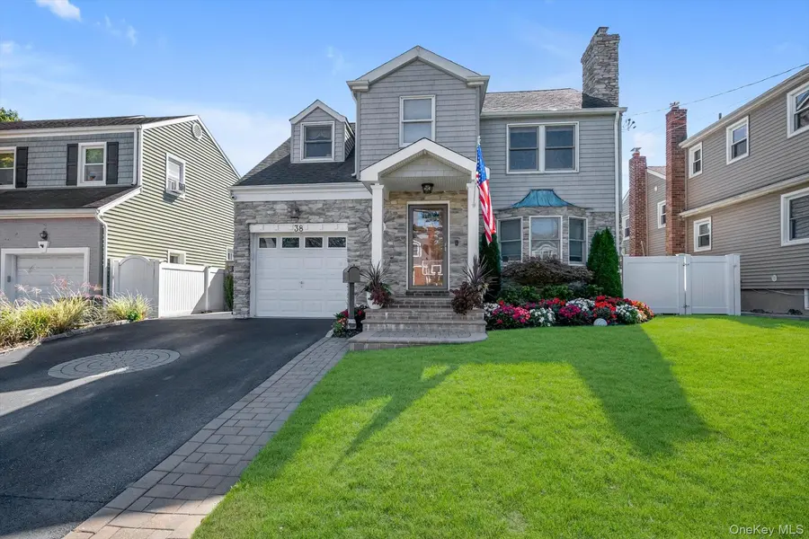 38 Newkirk AVE, East Rockaway, NY 11518