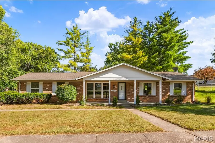 2916 Thrush DR, St Charles, MO 63301