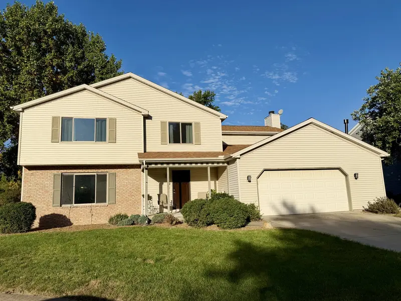5 Hidden Lake CT, Bloomington, IL 61704