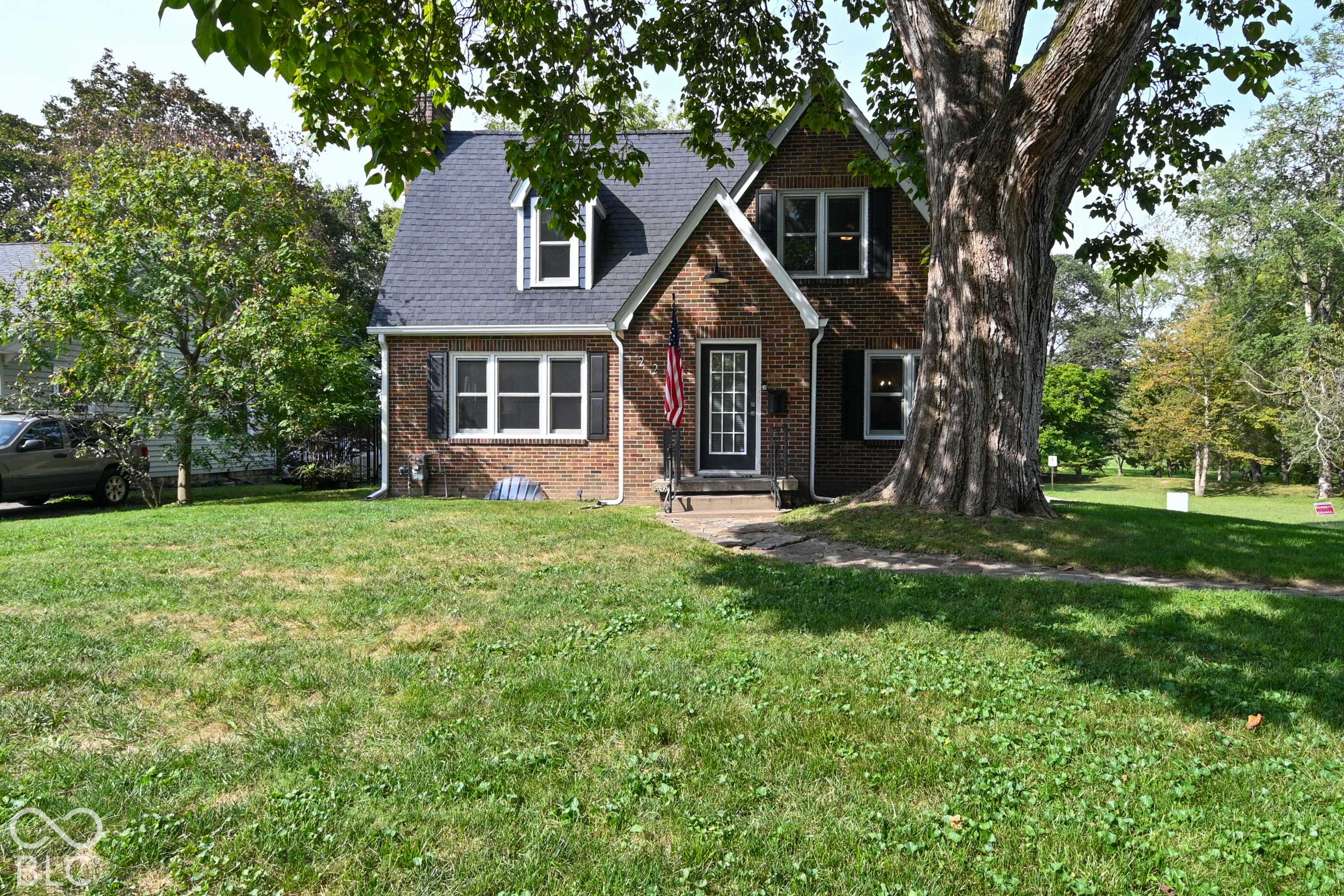 2212 Washington ST, Columbus, IN 47201