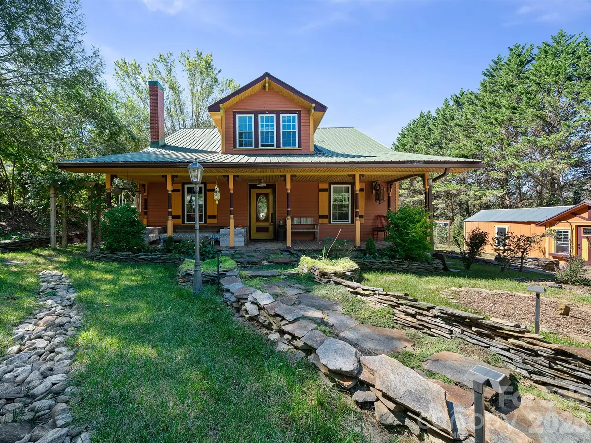 178 Bakers LN, Bakersville, NC 28705