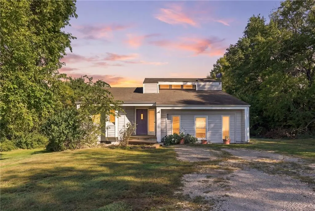 23900 E State Route EE HWY, Harrisonville, MO 64701