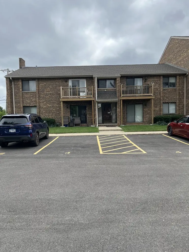 1781 Rand RD #2A, Des Plaines, IL 60016