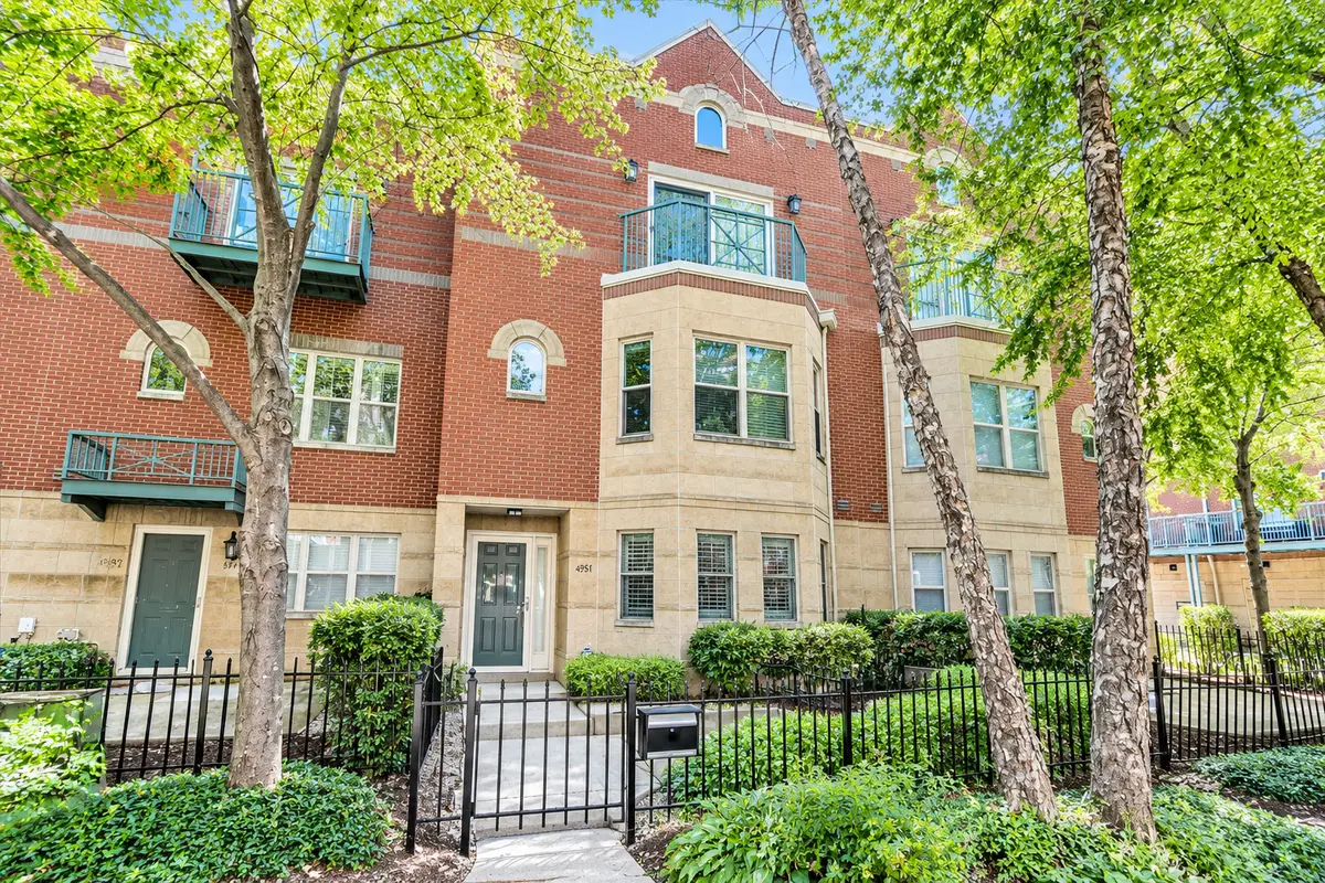 4530 S Woodlawn AVE #305, Chicago, IL 60653