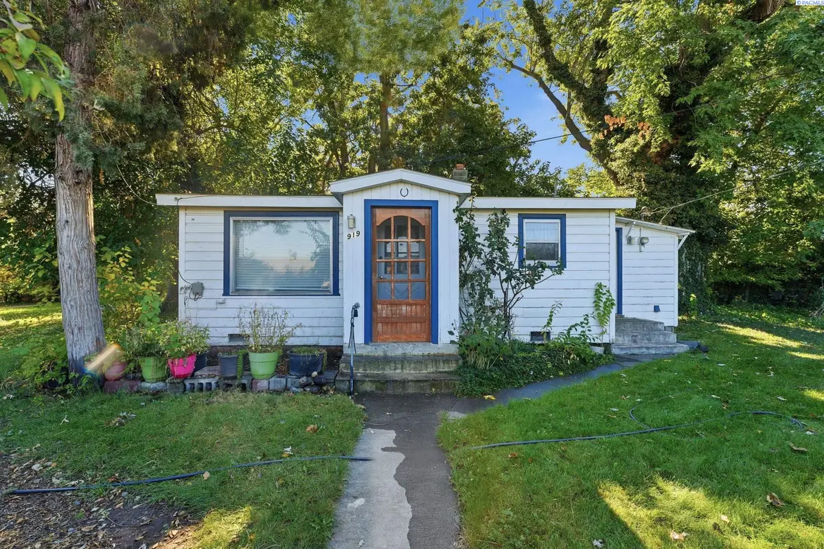 919 W Canal Drive, Kennewick, WA 99336