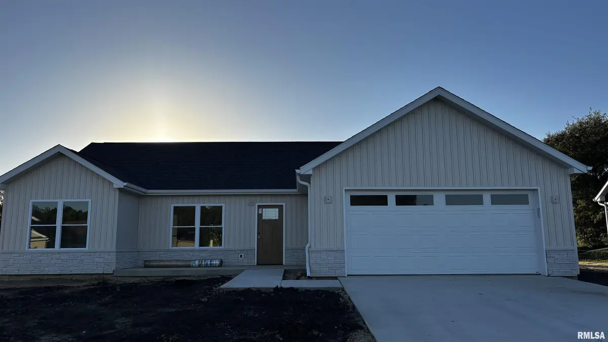 1221 PARKVIEW DR, Eureka, IL 61530