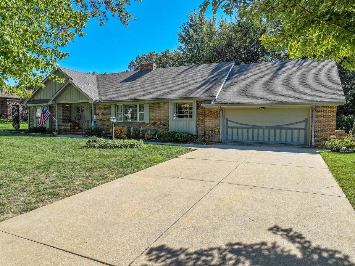 719 E Post Rd, El Dorado, KS 67042