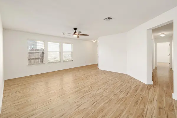 302 Phillips ST, Hutto, TX 78634