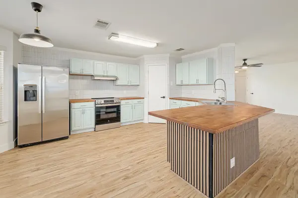 302 Phillips ST, Hutto, TX 78634