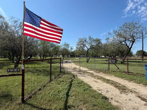 256 High Ridge Meadows DR, Gonzales, TX 78629