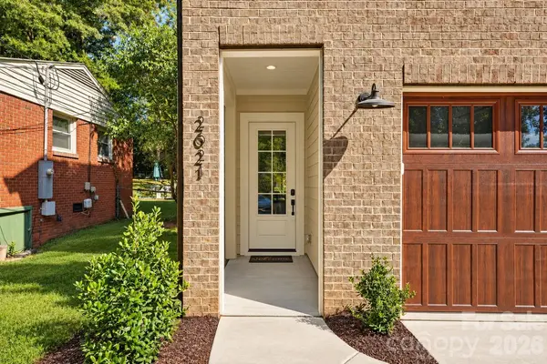 2621 Springway DR, Charlotte, NC 28205