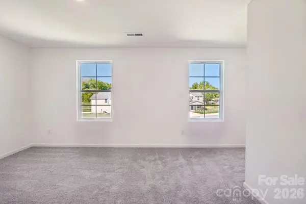 104 WELLER LN, Thomasville, NC 27360