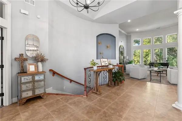 4324 SE Canter DR, Lee's Summit, MO 64082