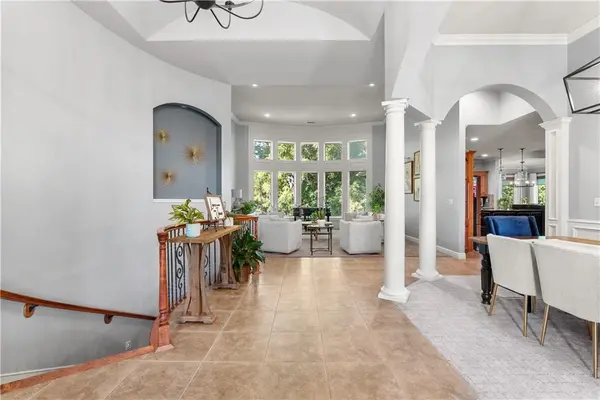 4324 SE Canter DR, Lee's Summit, MO 64082