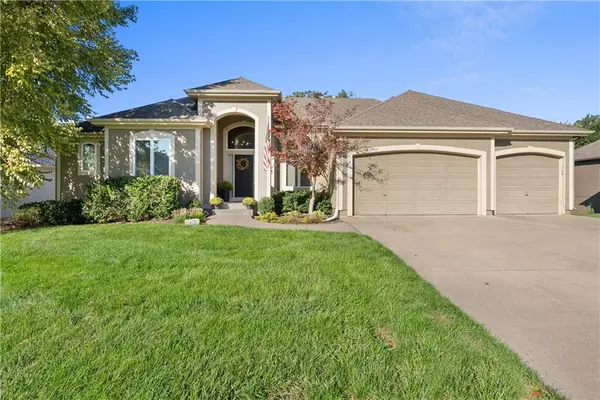 4324 SE Canter DR, Lee's Summit, MO 64082