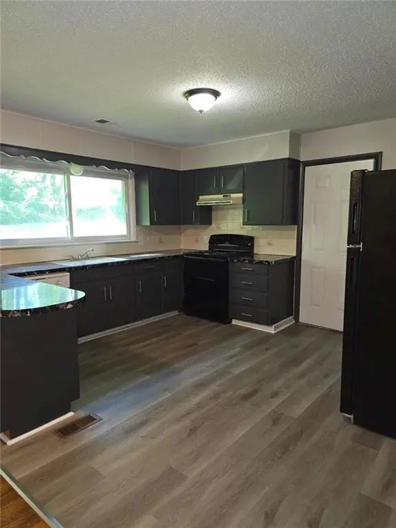 9355 E 69th ST, Raytown, MO 64133