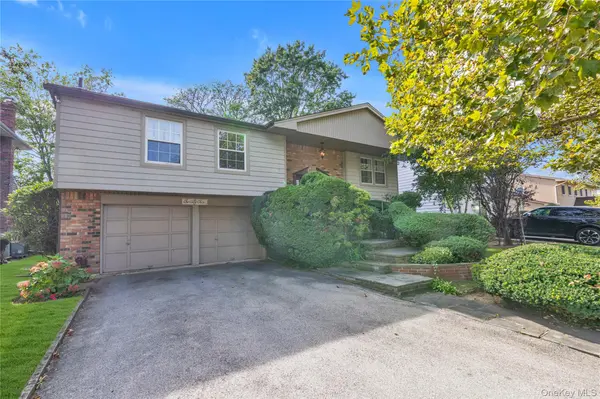 22 Valley LN, North Woodmere, NY 11581