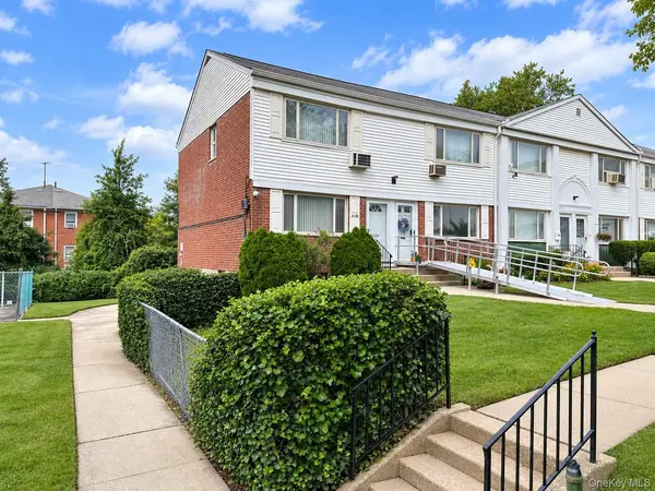 14-82 212 ST #122, Bayside, NY 11360