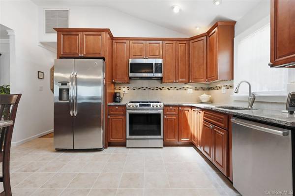 153 Davison, Lynbrook, NY 11563