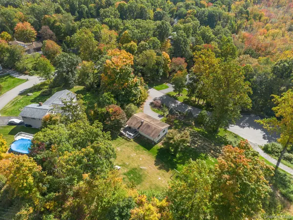 8 Dover LN, Carmel, NY 10512