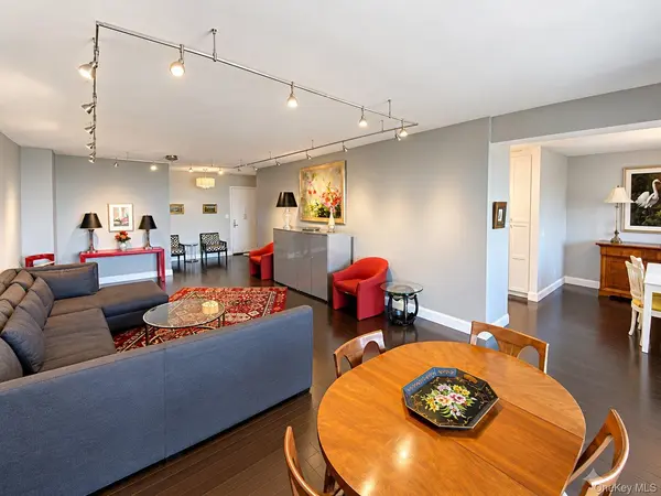 27010 Grand Central Pkwy #28H, Floral Park, NY 11005
