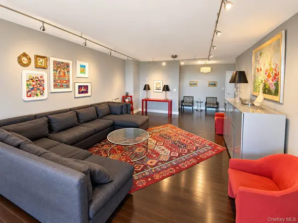 27010 Grand Central Pkwy #28H, Floral Park, NY 11005