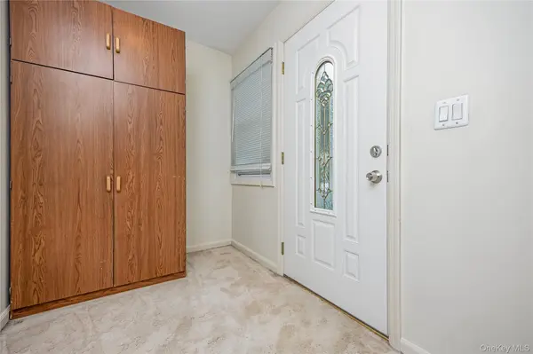 8532 262nd ST, Floral Park, NY 11001