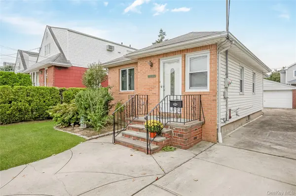 8532 262nd ST, Floral Park, NY 11001