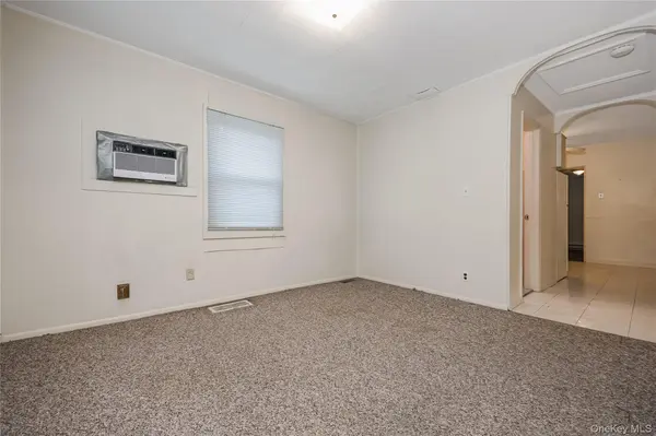 8532 262nd ST, Floral Park, NY 11001