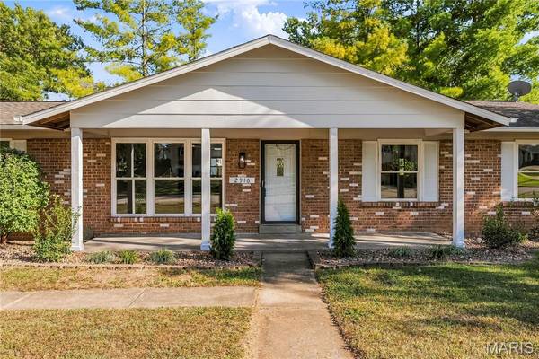2916 Thrush DR, St Charles, MO 63301