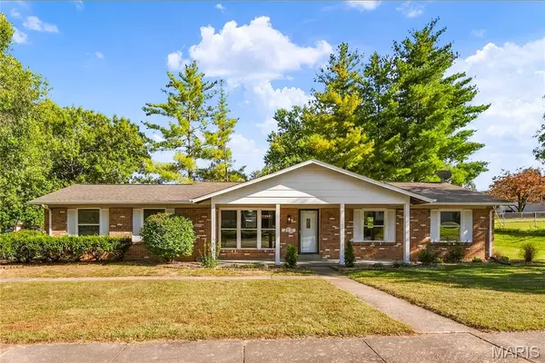 2916 Thrush DR, St Charles, MO 63301