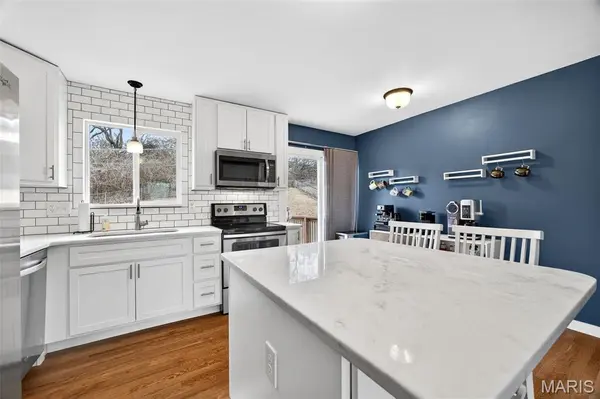 2964 Hallmark LN, Mehlville, MO 63125