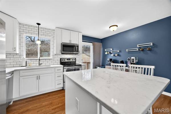 2964 Hallmark LN, Mehlville, MO 63125